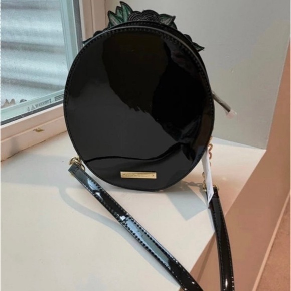 BETSEY JOHNSON SUGAR SKULL KITSCH BLACK PATENT CROSSBODY PURSE - Picture 4 of 6